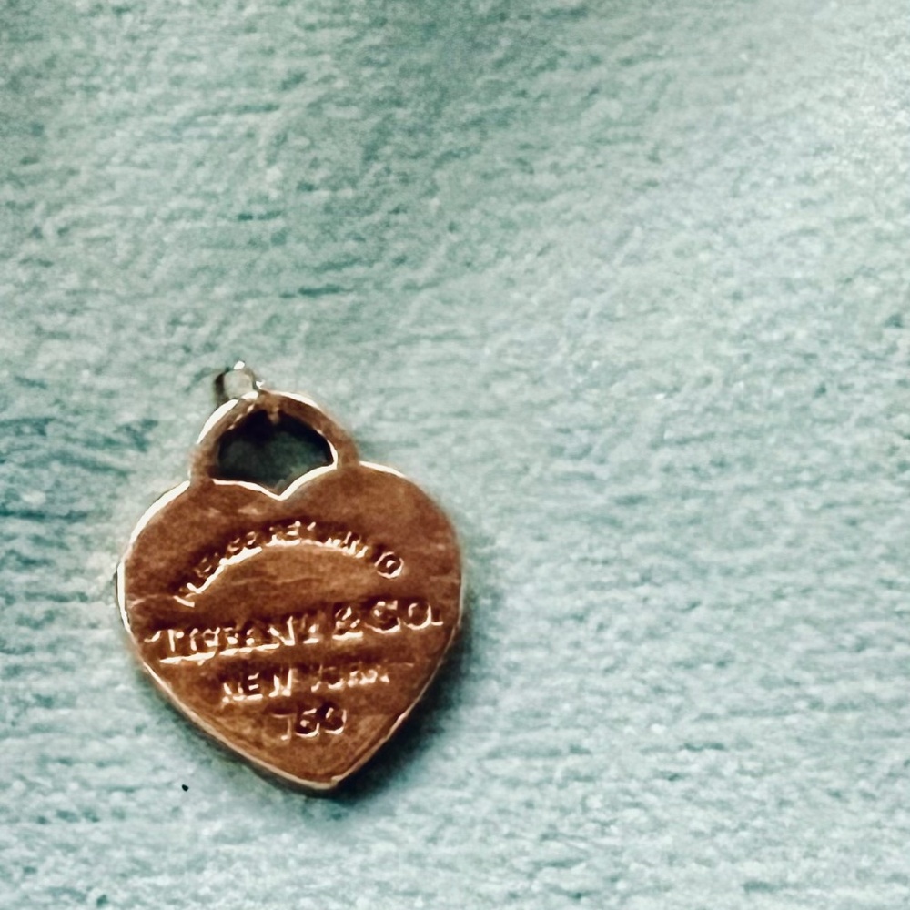 Small 14kt yellow gold return to Tiffany charm